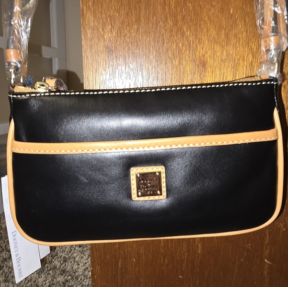 Dooney&Bourke lola crossbody - Picture 1 of 3